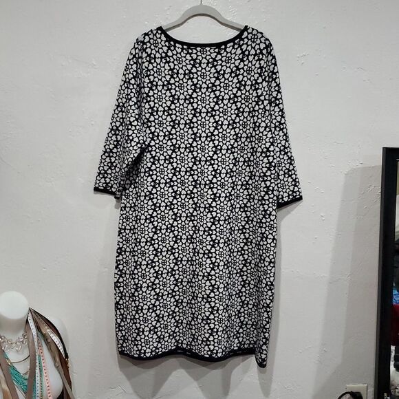 Boden Black and White Sweater Dress with Heart Floral Pattern - Picture 11 of 13